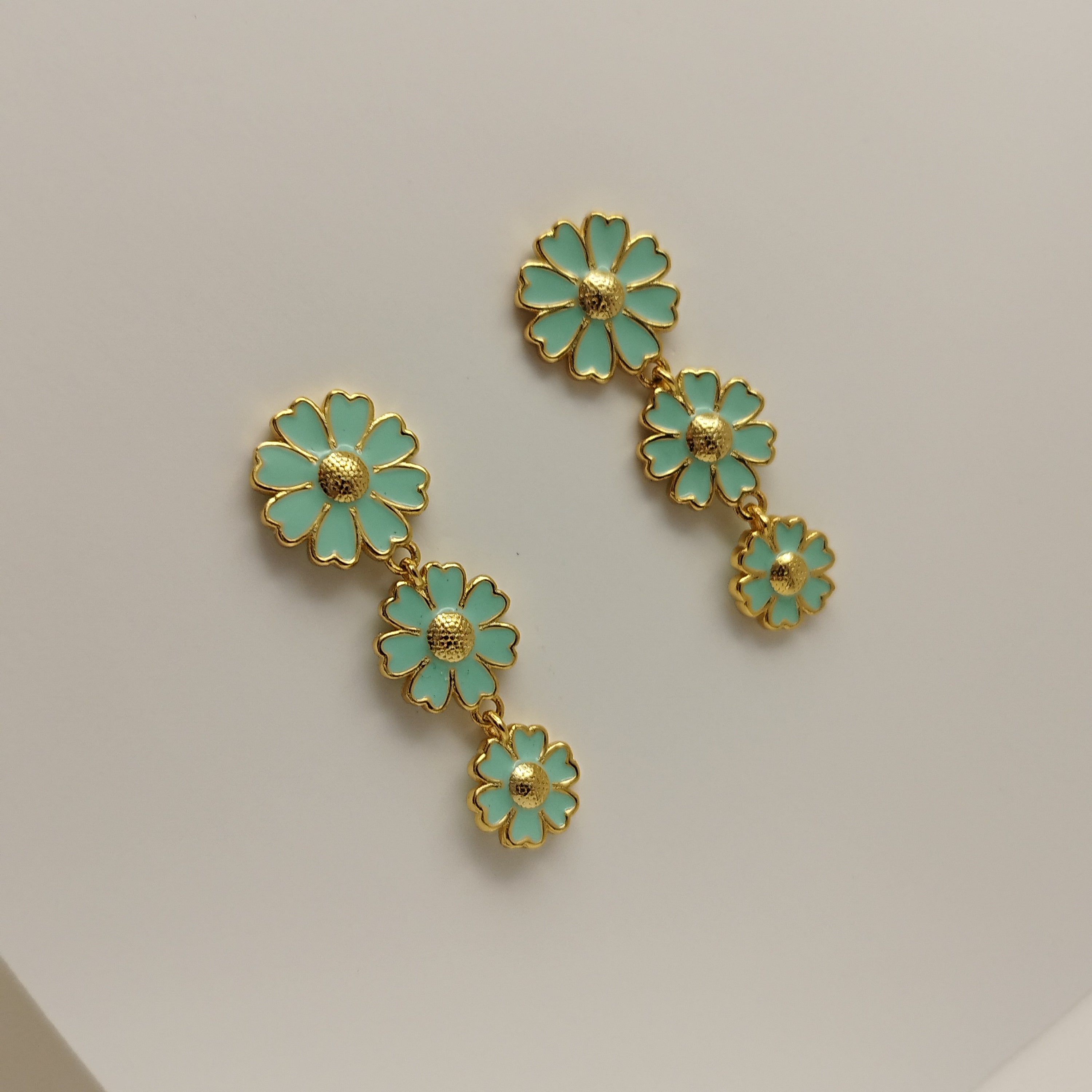 Feminine-Øreringe-18K-guld-Belagt-unikke-pastel-grøn