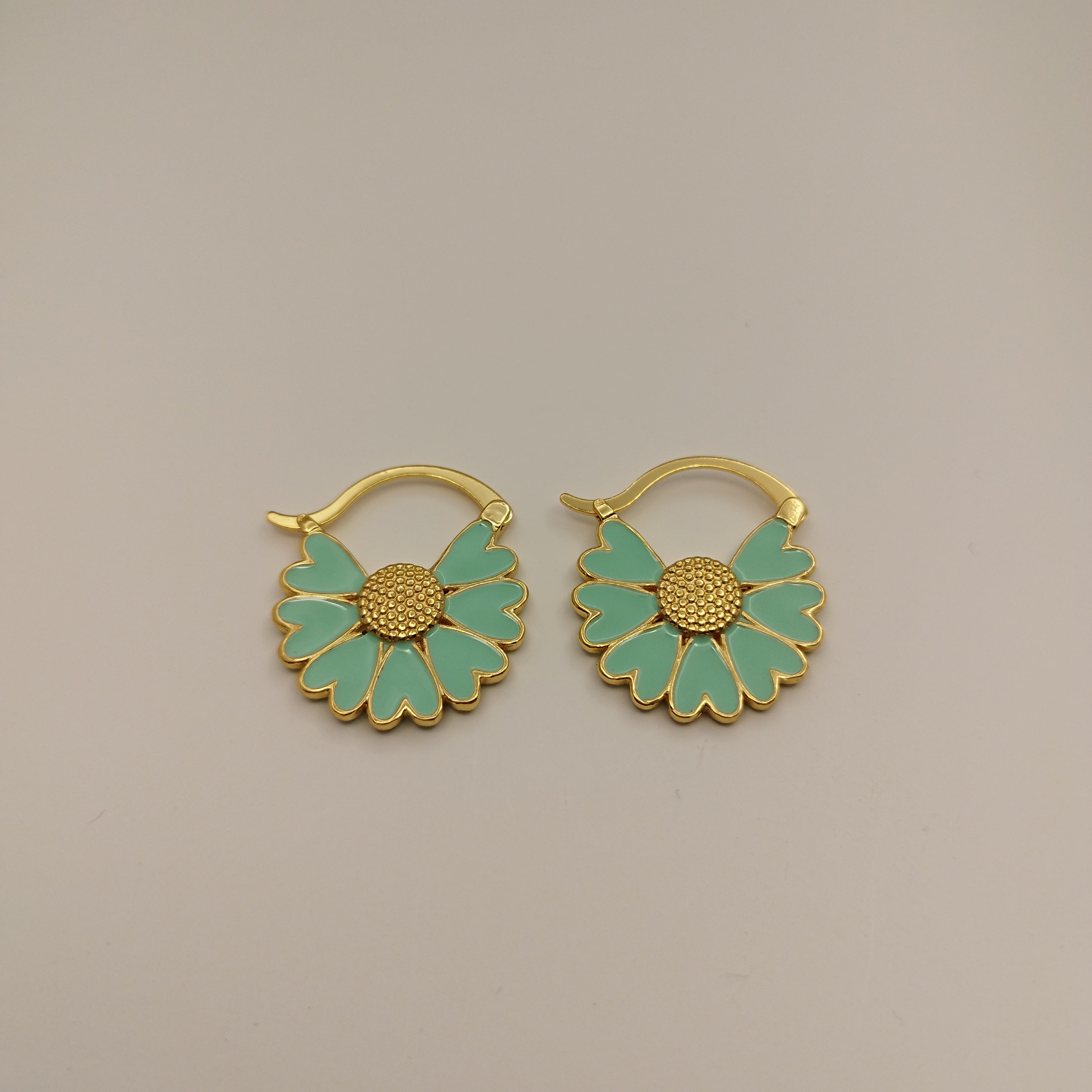 Unikke_Feminine_øreringe_18K_goldplatet_Pastel_ Grøn_emalje