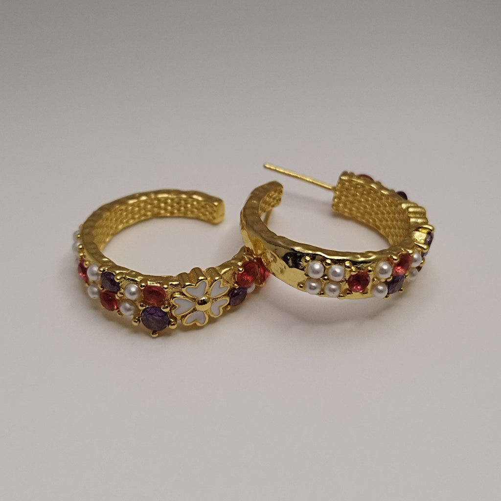 Farverige 18K guldbelagte creoler med grønne blomster og perler – 925 sølvpin