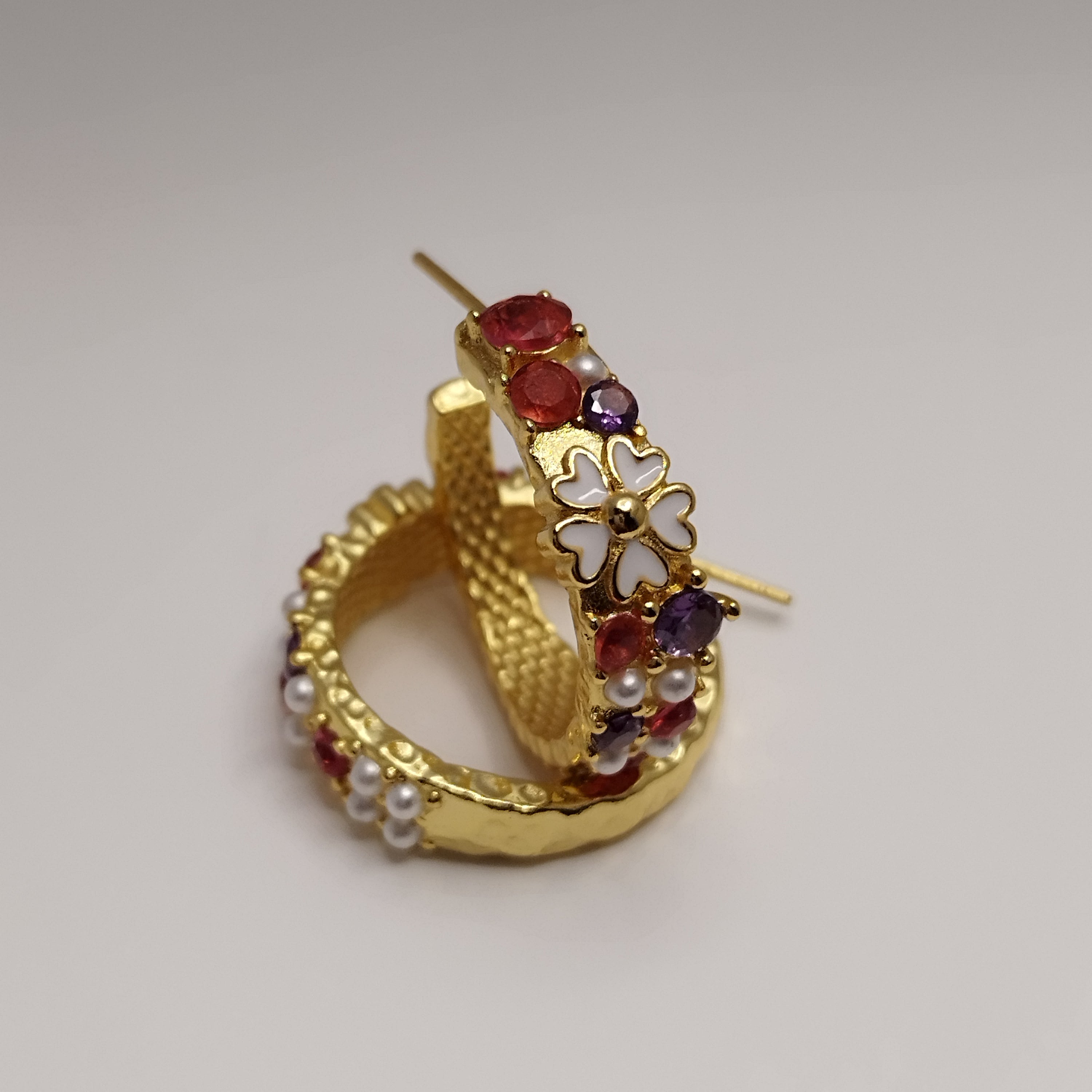 Farverige 18K guldbelagte creoler med grønne blomster og perler – 925 sølvpin