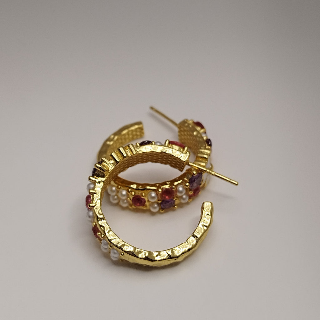 Farverige 18K guldbelagte creoler med grønne blomster og perler – 925 sølvpin