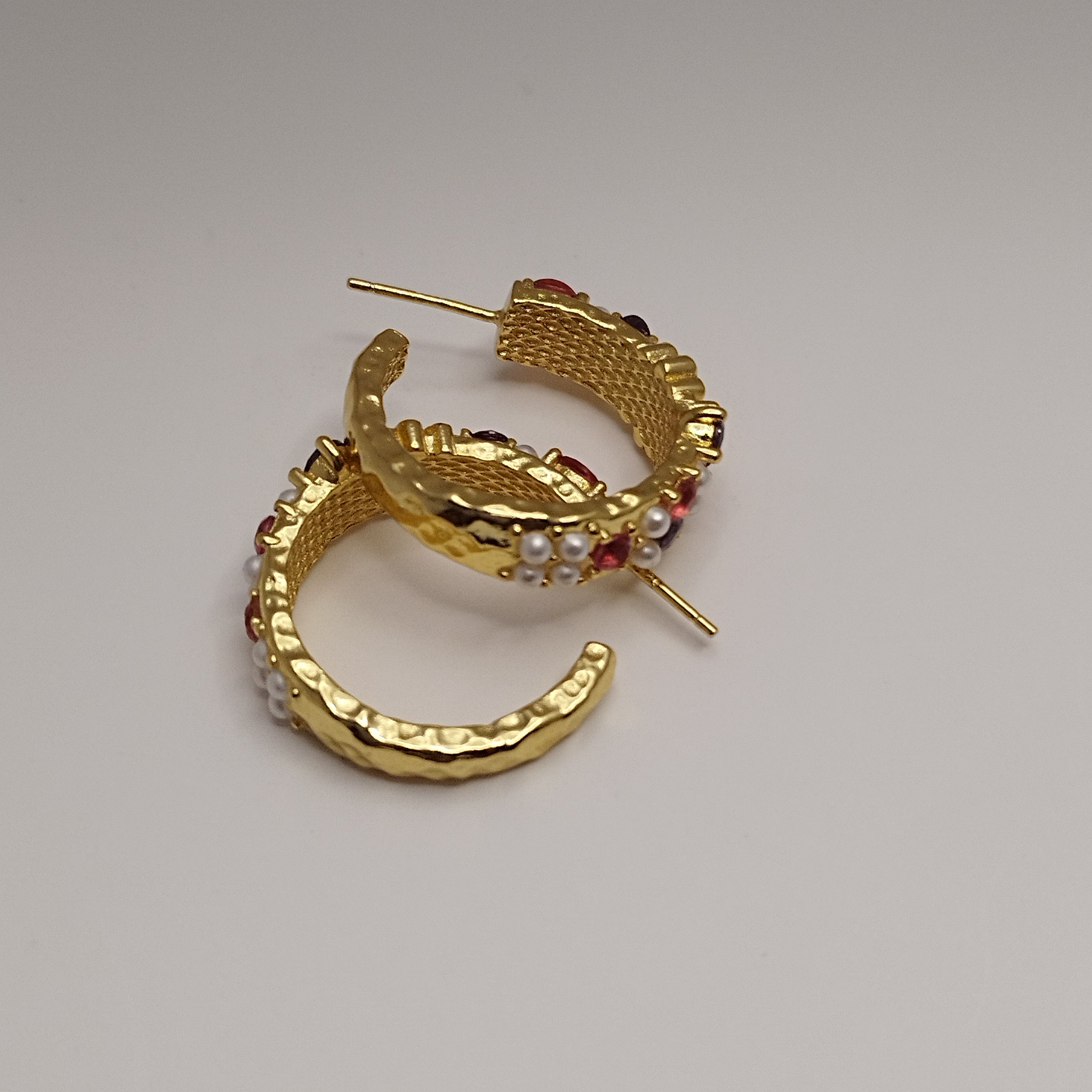 Farverige 18K guldbelagte creoler med grønne blomster og perler – 925 sølvpin