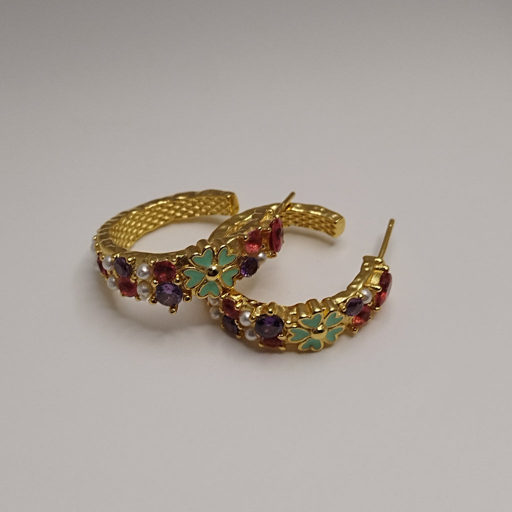 Farverige 18K guldbelagte creoler med grønne blomster og perler – 925 sølvpin