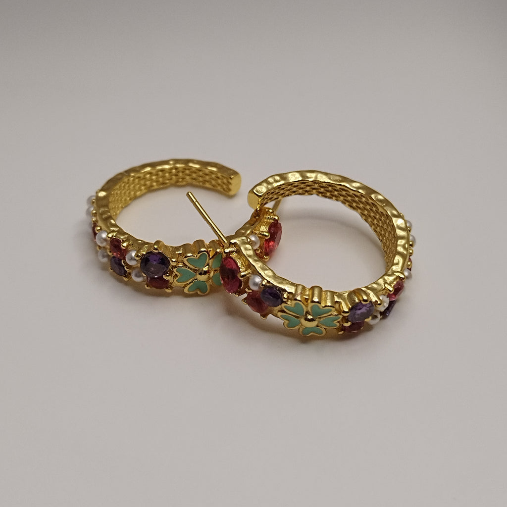 Farverige 18K guldbelagte creoler med grønne blomster og perler – 925 sølvpin