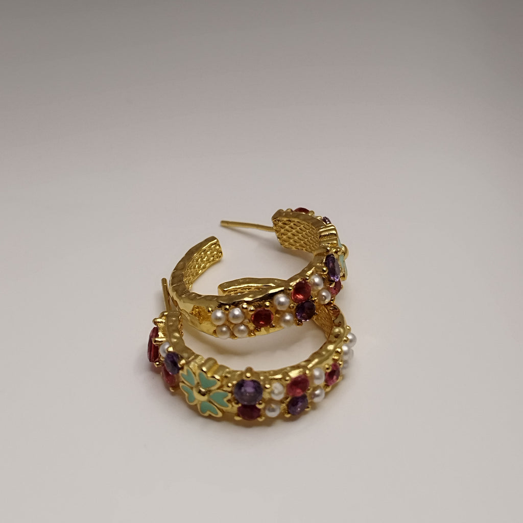 Farverige 18K guldbelagte creoler med grønne blomster og perler – 925 sølvpin