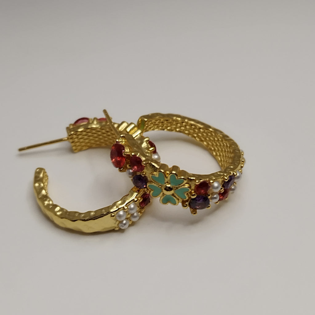 Farverige 18K guldbelagte creoler med grønne blomster og perler – 925 sølvpin