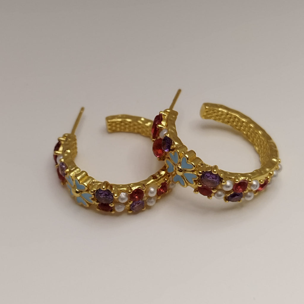 Farverige 18K guldbelagte creoler med blå blomster og perler – 925 sølvpin