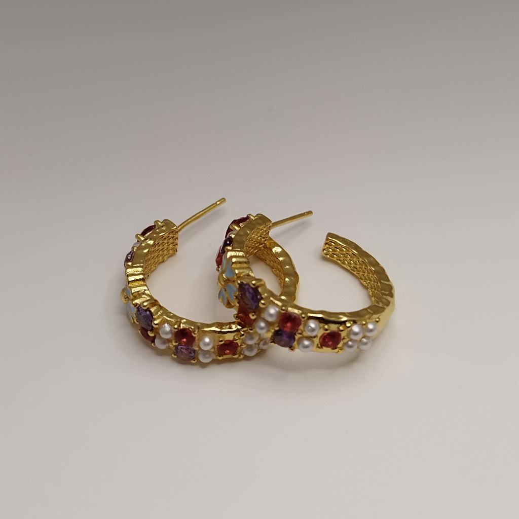 Farverige 18K guldbelagte creoler med blå blomster og perler – 925 sølvpin