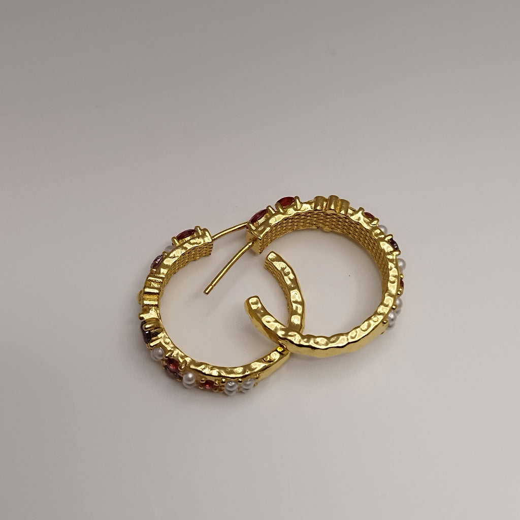 Farverige 18K guldbelagte creoler med blå blomster og perler – 925 sølvpin