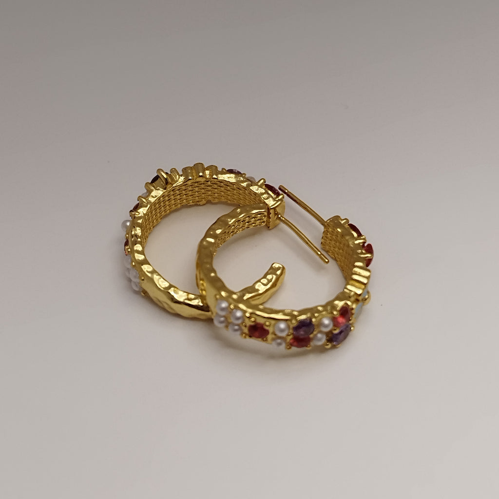 Farverige 18K guldbelagte creoler med blå blomster og perler – 925 sølvpin