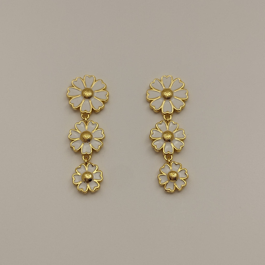 unik Feminin 18K Forgyldt øreringe 3 Blomster Drop hvid Dansk Design_Smuk